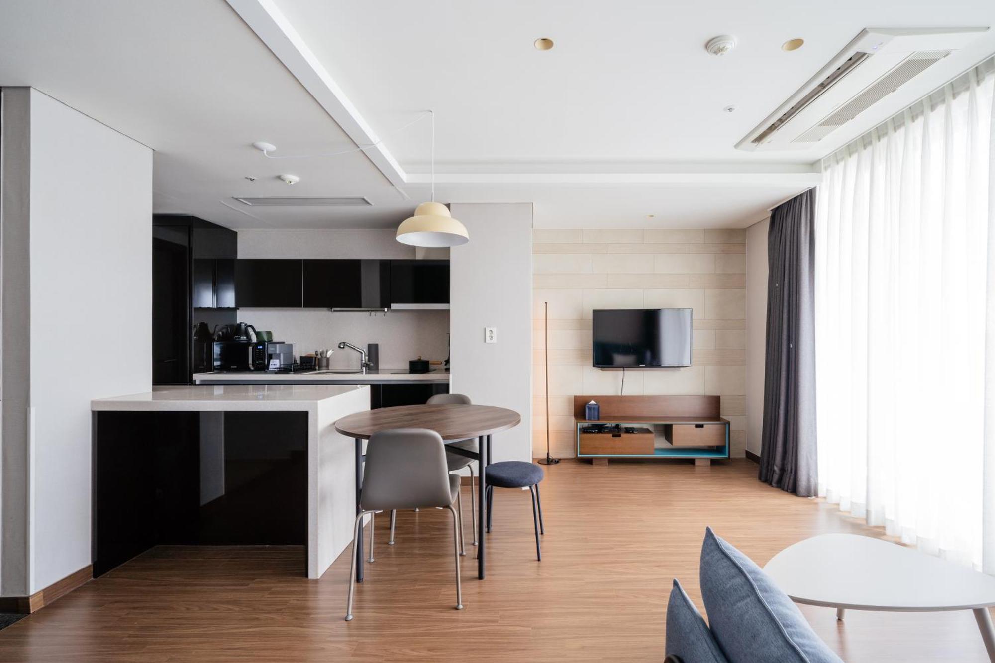 בוסאן Urbanstay Haeundae Station מראה חיצוני תמונה
