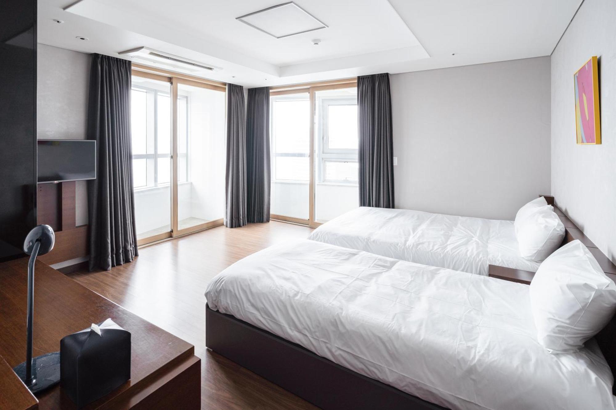 בוסאן Urbanstay Haeundae Station מראה חיצוני תמונה