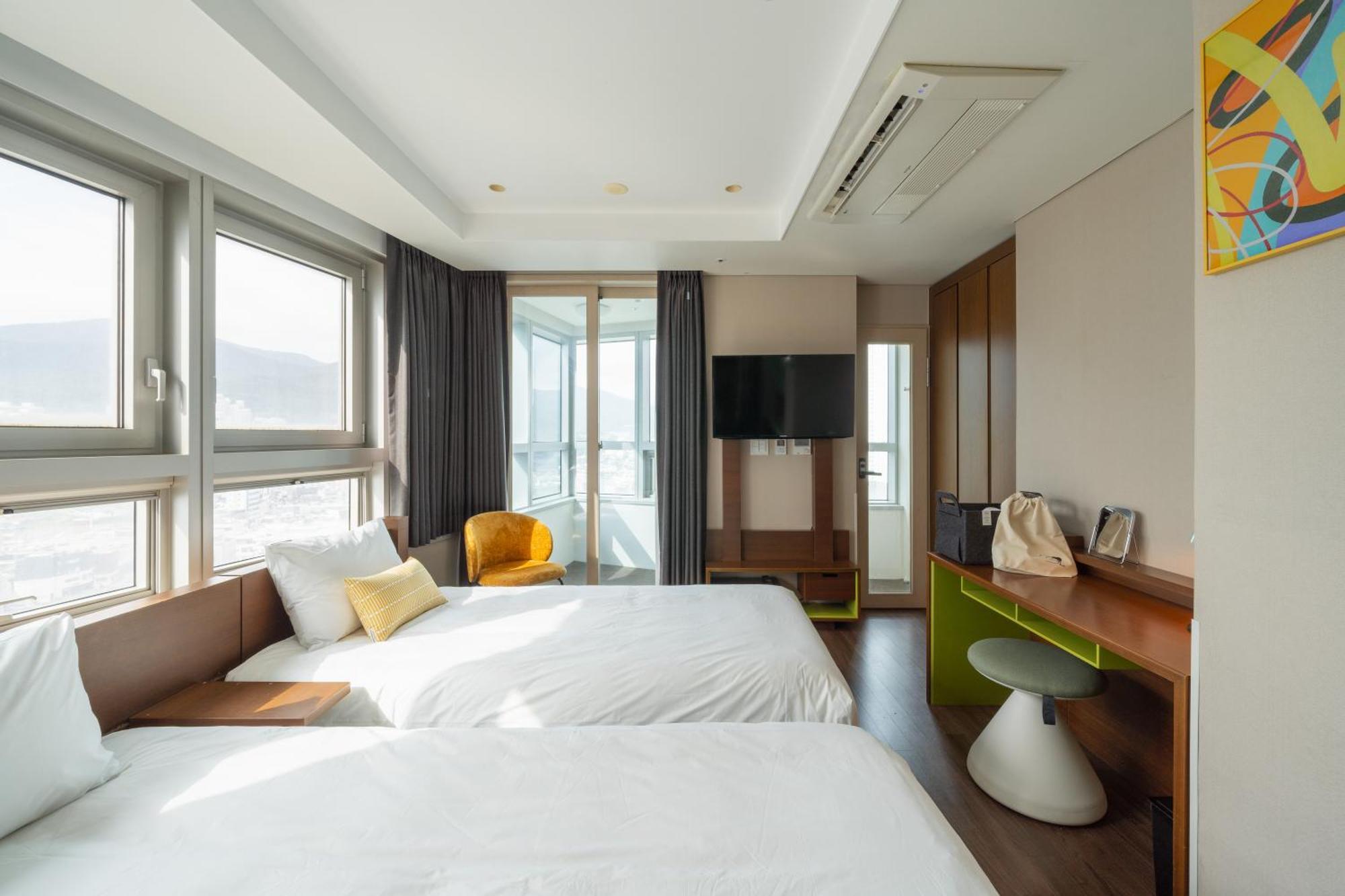 בוסאן Urbanstay Haeundae Station מראה חיצוני תמונה