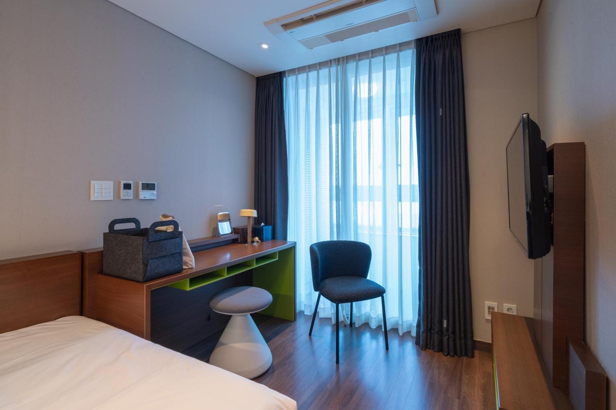 בוסאן Urbanstay Haeundae Station מראה חיצוני תמונה